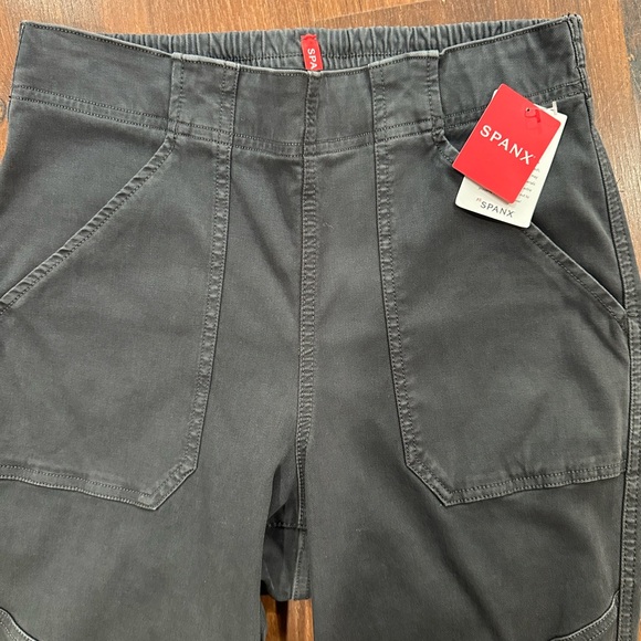 Spanx Stretch Twill Cargo Jogger Pants Washed Black Women's Size M NWT - Picture 3 of 10